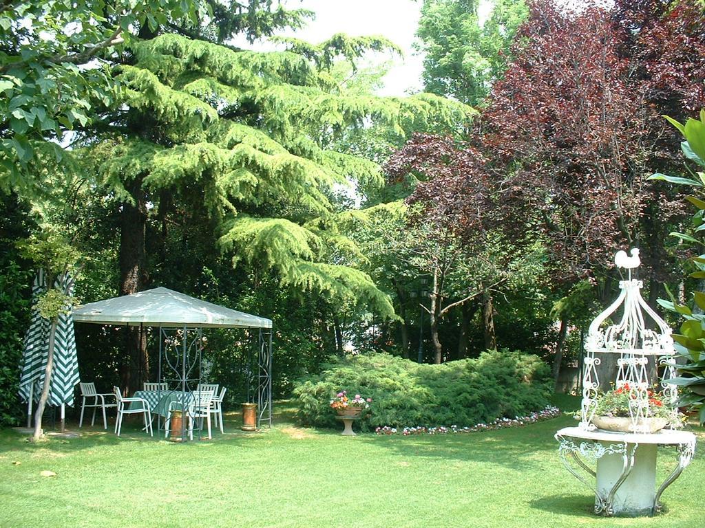 Hotel Il Rustichello Lonato Buitenkant foto