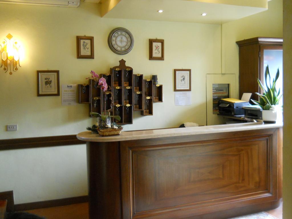 Hotel Il Rustichello Lonato Buitenkant foto