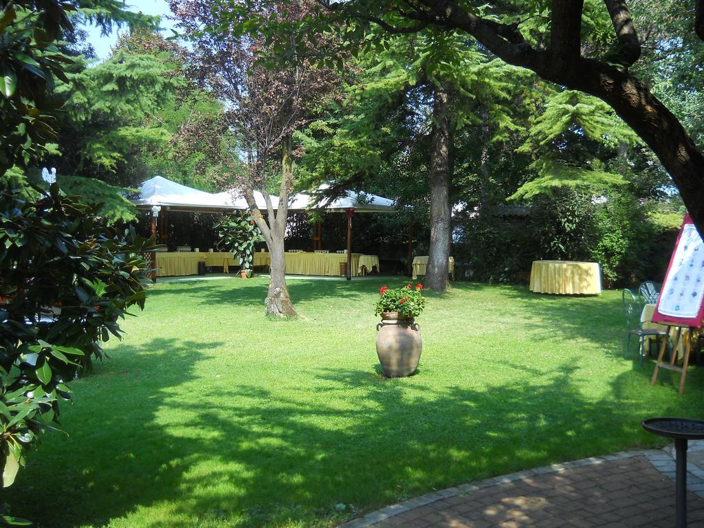 Hotel Il Rustichello Lonato Buitenkant foto