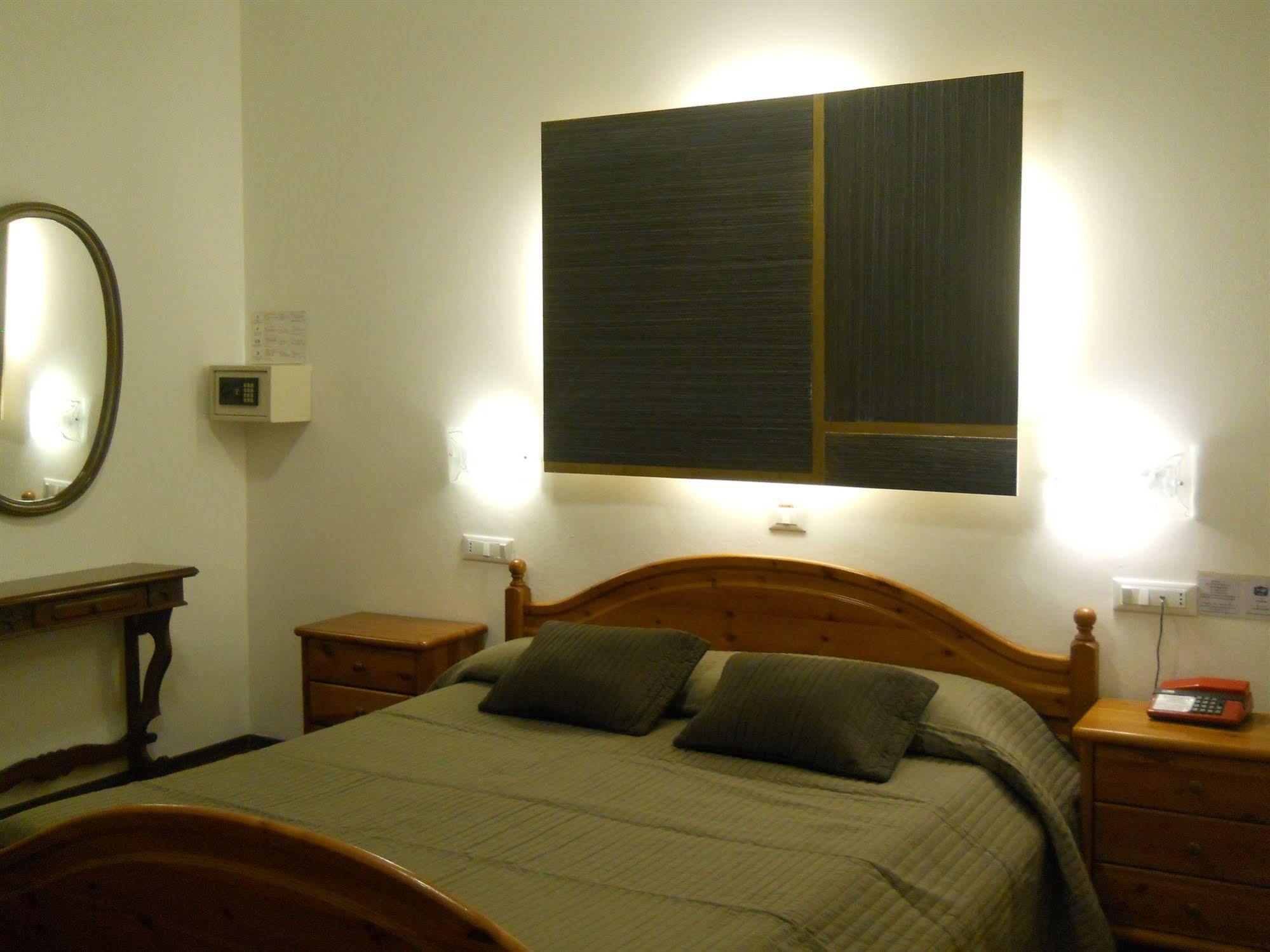 Hotel Il Rustichello Lonato Buitenkant foto